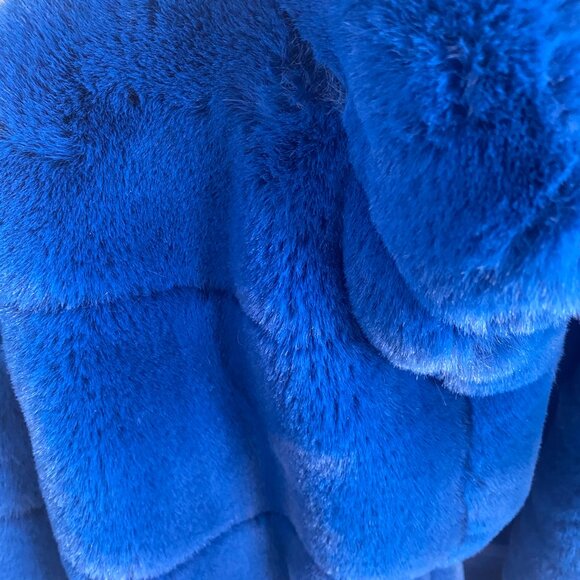 COBALT BLUE FAUX SOFT FUR JACKET by PRETTY LITTLE THING - Picture 10 of 10